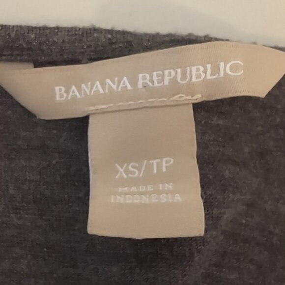Banana Republic Gray Short Sleeve Relaxed Tshirt Silver Metallic Gray Vneck XS - Picture 9 of 10
